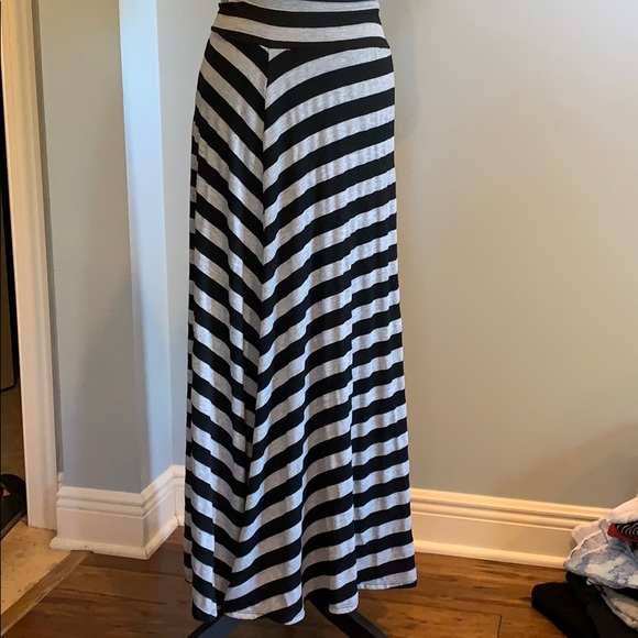 AB Studio Dresses & Skirts - 🌸3/$13🌸Maxi skirt